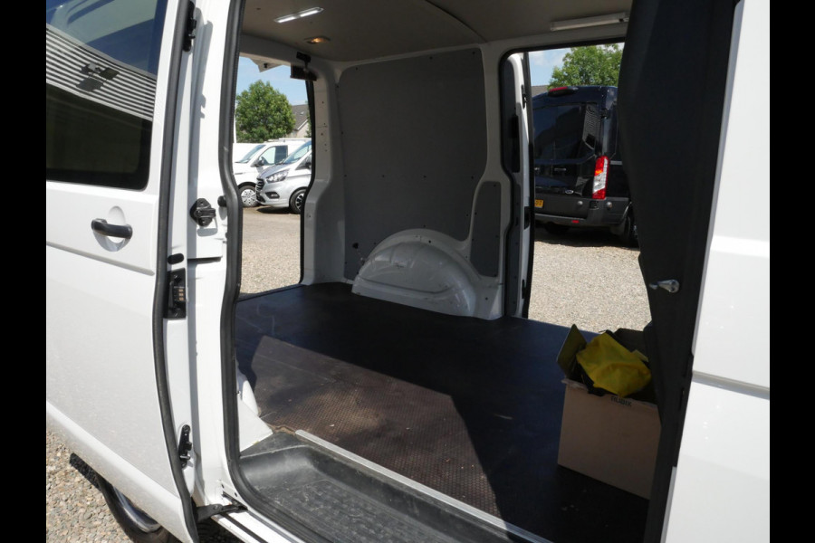 Volkswagen Transporter 2.0 TSI 204PK, L1, 4Motion, Benzine, DSG, 2 x Schuifdeur