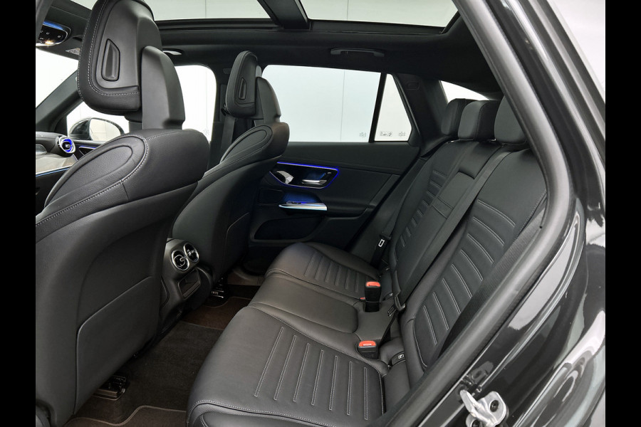 Mercedes-Benz GLC 400 e 4MATIC AMG Plug-In Hybride aprt-26 Panorama dak | 5 spaaks lichtmetalen velgen | Trekhaak | Treeplanken | Parking support | Inclusief 24 maanden MB Certified garantie voor Europa.