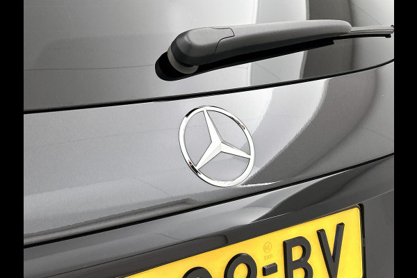 Mercedes-Benz GLC 400 e 4MATIC AMG Plug-In Hybride aprt-26 Panorama dak | 5 spaaks lichtmetalen velgen | Trekhaak | Treeplanken | Parking support | Inclusief 24 maanden MB Certified garantie voor Europa.