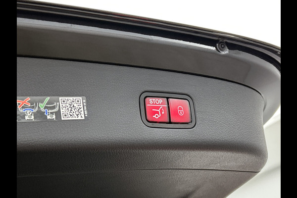 Mercedes-Benz GLC 400 e 4MATIC AMG Plug-In Hybride aprt-26 Panorama dak | 5 spaaks lichtmetalen velgen | Trekhaak | Treeplanken | Parking support | Inclusief 24 maanden MB Certified garantie voor Europa.