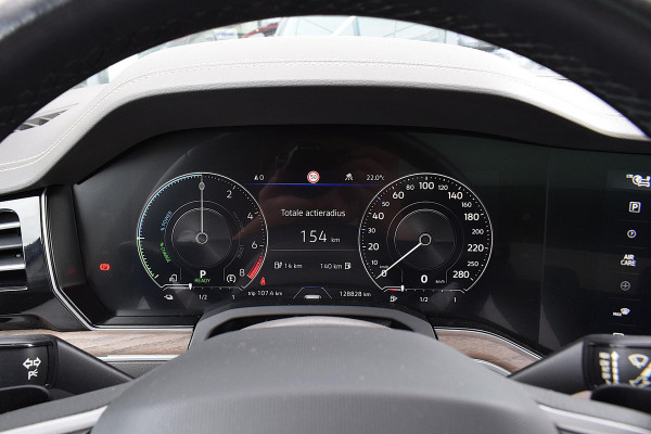 Volkswagen Touareg 3.0 TSi eHybrid 4MOTION | Trekhaak | Luchtvering | Pano | Leer | Memory | SOH 97,6%