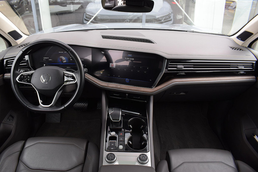 Volkswagen Touareg 3.0 TSi eHybrid 4MOTION | Trekhaak | Luchtvering | Pano | Leer | Memory | SOH 97,6%