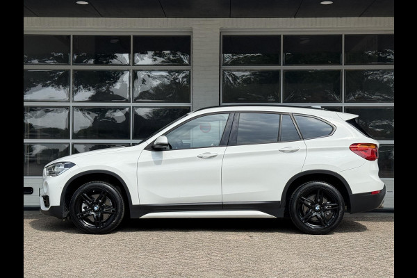 BMW X1 xDrive20i High Executive | SPORTLINE | MEMORY STOELEN | SPORTSTOELEN | TREKHAAK | STOELVERWARMING | HEAD UP | 18 INCH |