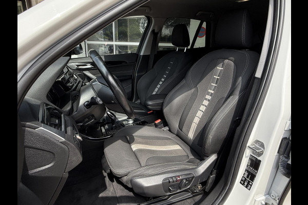 BMW X1 xDrive20i High Executive | SPORTLINE | MEMORY STOELEN | SPORTSTOELEN | TREKHAAK | STOELVERWARMING | HEAD UP | 18 INCH |