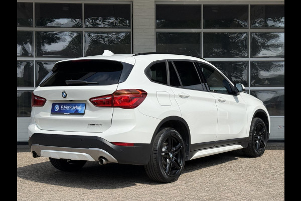 BMW X1 xDrive20i High Executive | SPORTLINE | MEMORY STOELEN | SPORTSTOELEN | TREKHAAK | STOELVERWARMING | HEAD UP | 18 INCH |