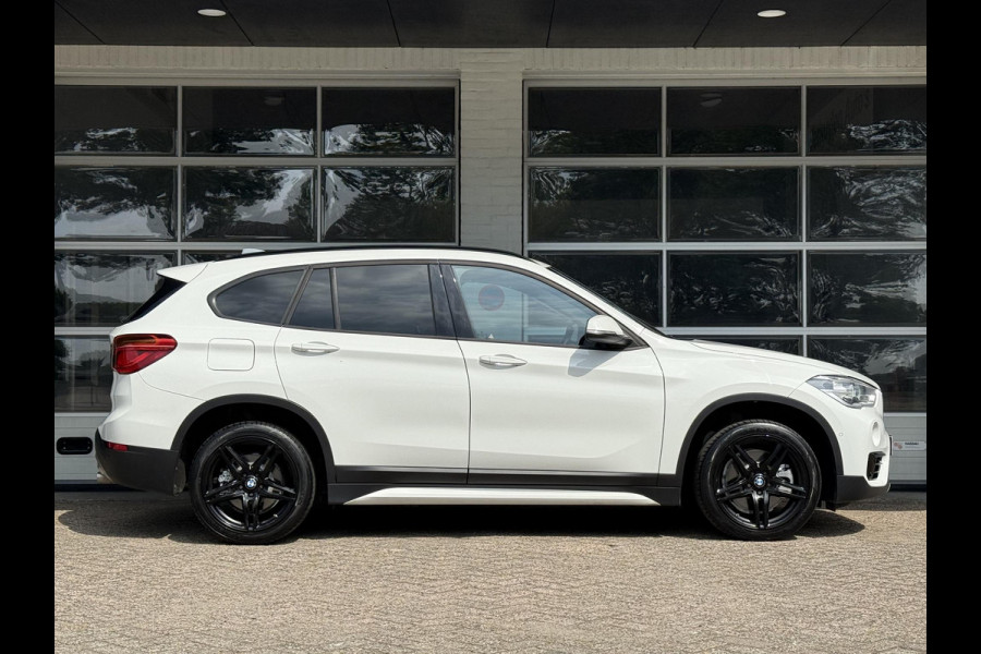 BMW X1 xDrive20i High Executive | SPORTLINE | MEMORY STOELEN | SPORTSTOELEN | TREKHAAK | STOELVERWARMING | HEAD UP | 18 INCH |