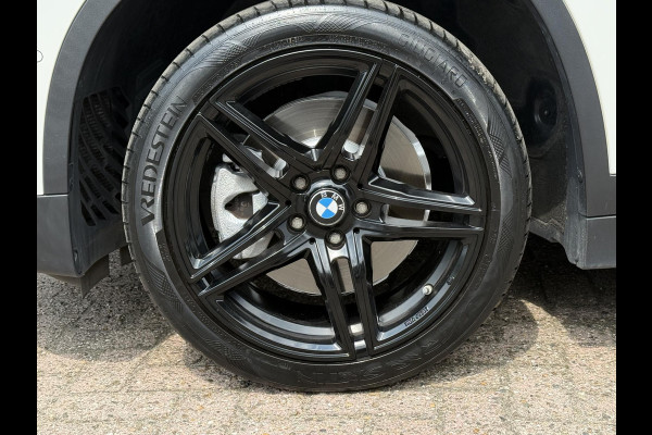 BMW X1 xDrive20i High Executive | SPORTLINE | MEMORY STOELEN | SPORTSTOELEN | TREKHAAK | STOELVERWARMING | HEAD UP | 18 INCH |