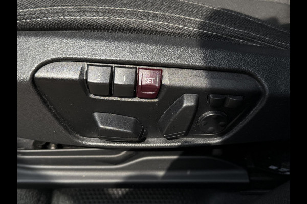 BMW X1 xDrive20i High Executive | SPORTLINE | MEMORY STOELEN | SPORTSTOELEN | TREKHAAK | STOELVERWARMING | HEAD UP | 18 INCH |