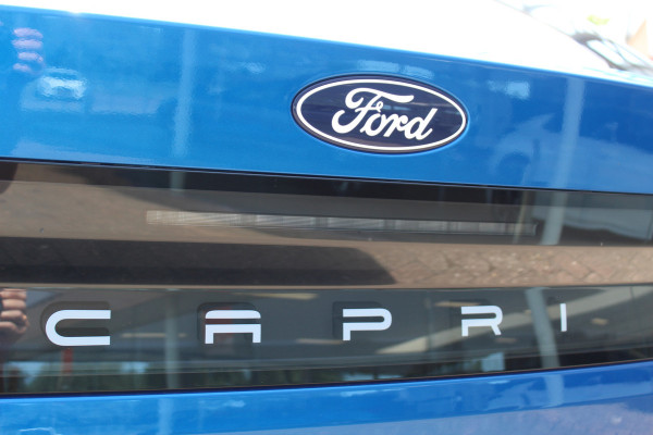 Ford Capri Premium Extended Range RWD 77 kWh Fabrieksgarantie t/m 05-06-2029 ! Autm. airco, warmtepomp, side assist, adapt. cruise cntrl, camera v+a, stoel- en stuurwiel verw., lederen int., metallic lak, elektr. achterklep, navigatie, telefoonvoorb. etc