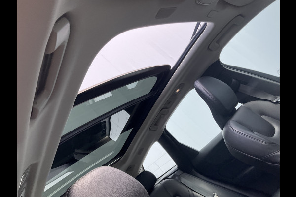 Volvo XC60 2.0 T6 Plug-in hybrid AWD Plus Bright Panorama Leer inscription stoelen