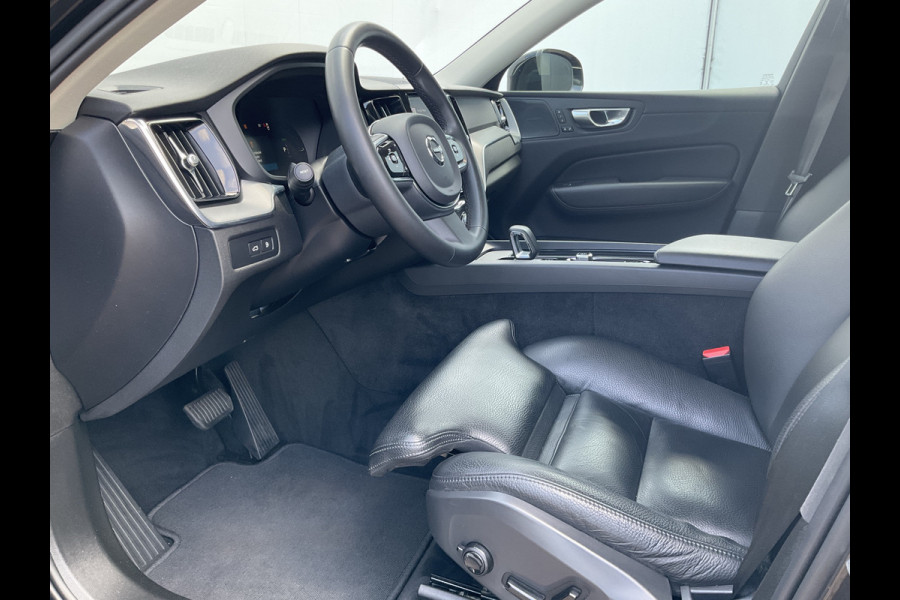 Volvo XC60 2.0 T6 Plug-in hybrid AWD Plus Bright Panorama Leer inscription stoelen