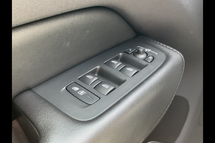 Volvo XC60 2.0 T6 Plug-in hybrid AWD Plus Bright Panorama Leer inscription stoelen