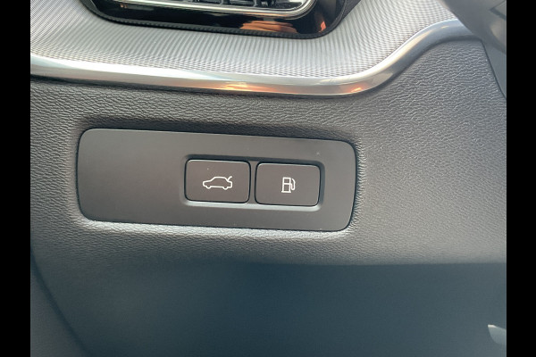 Volvo XC60 2.0 T6 Plug-in hybrid AWD Plus Bright Panorama Leer inscription stoelen