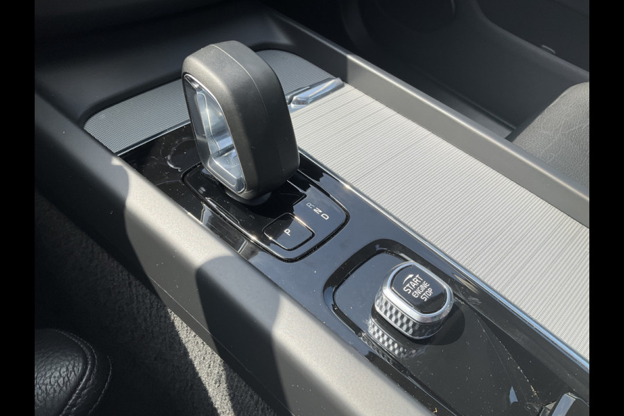 Volvo XC60 2.0 T6 Plug-in hybrid AWD Plus Bright Panorama Leer inscription stoelen