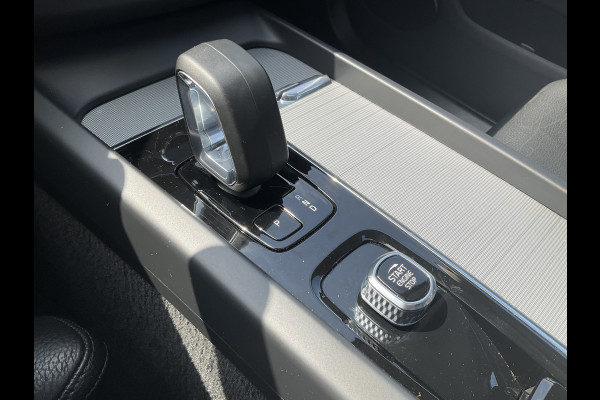 Volvo XC60 2.0 T6 Plug-in hybrid AWD Plus Bright Panorama Leer inscription stoelen