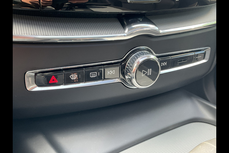 Volvo XC60 2.0 T6 Plug-in hybrid AWD Plus Bright Panorama Leer inscription stoelen