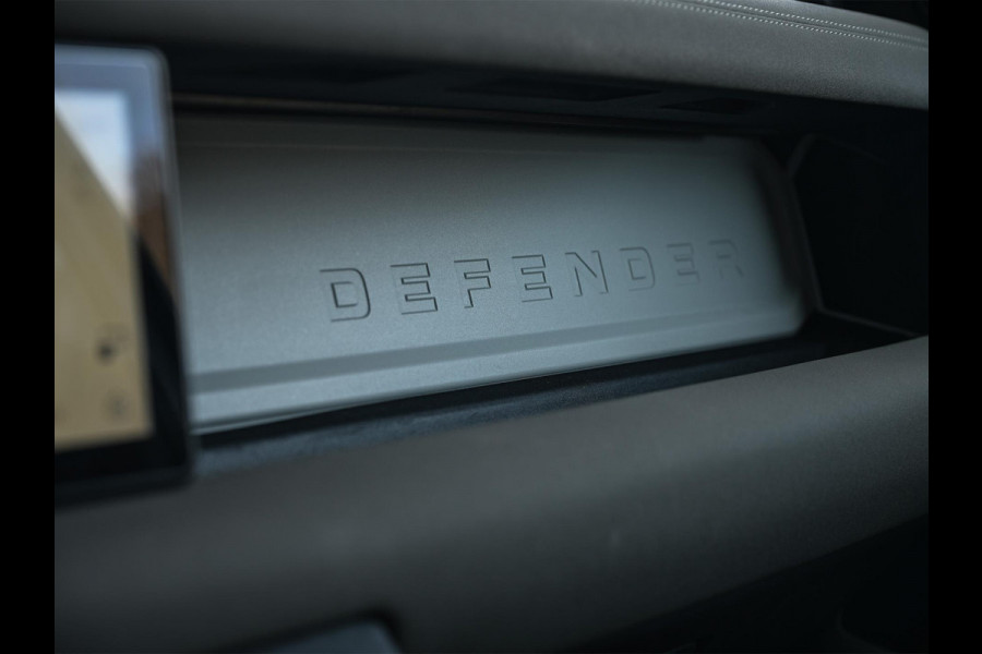 Land Rover Defender 110 2.0 P400e 110 SE | NL-Auto | Panoramadak | 1e Eigenaar | Led | Trekhaak | Keyless entree | 360 camera | Meridian surround | Ambiance interieur |