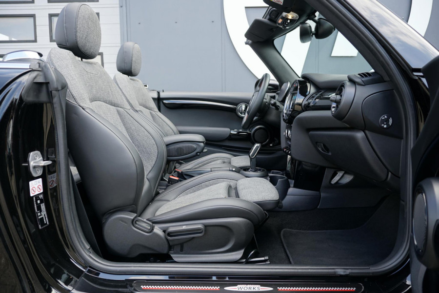 MINI Cabrio 1.5 Cooper Sidewalk Edition JCW + CAMERA / APPLE CARPLAY / STOELVERWARMING