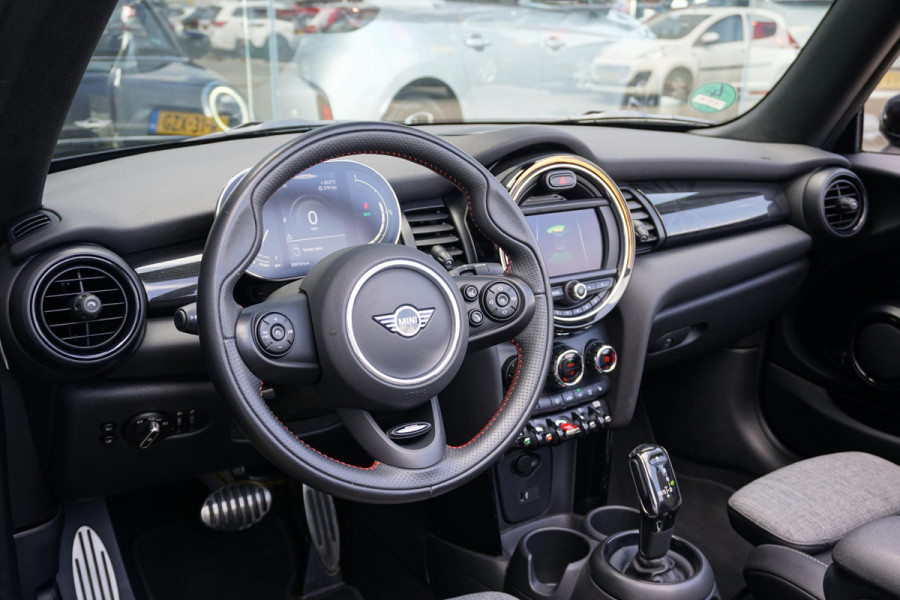 MINI Cabrio 1.5 Cooper Sidewalk Edition JCW + CAMERA / APPLE CARPLAY / STOELVERWARMING