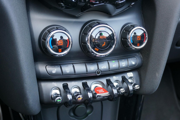 MINI Cabrio 1.5 Cooper Sidewalk Edition JCW + CAMERA / APPLE CARPLAY / STOELVERWARMING