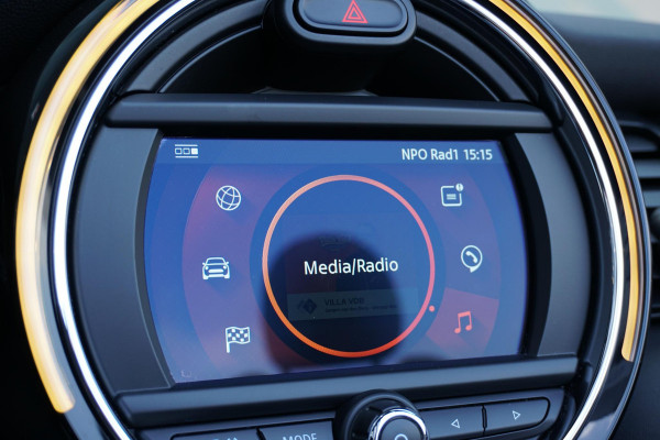 MINI Cabrio 1.5 Cooper Sidewalk Edition JCW + CAMERA / APPLE CARPLAY / STOELVERWARMING