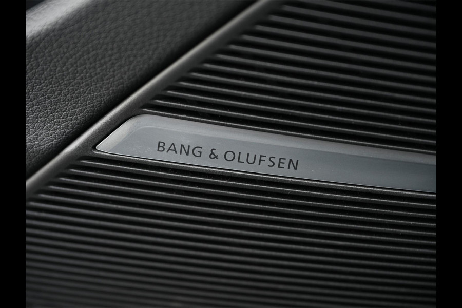 Audi Q8 60 TFSI e quattro Pro Line S Competition | Advanced onderstel | NL auto |  Audi exclusive color  | B&O Sound | Memory pack | Panorama dak | Head-up | Valcano s-seats | Trekhaak | Adaptive cruise | Ambiance interieur