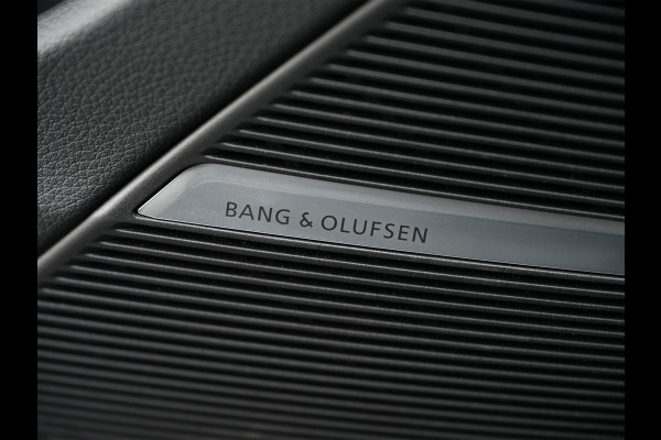 Audi Q8 60 TFSI e quattro Pro Line S Competition | Advanced onderstel | NL auto |  Audi exclusive color  | B&O Sound | Memory pack | Panorama dak | Head-up | Valcano s-seats | Trekhaak | Adaptive cruise | Ambiance interieur