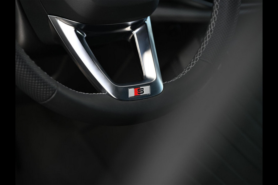 Audi Q8 60 TFSI e quattro Pro Line S Competition | Advanced onderstel | NL auto |  Audi exclusive color  | B&O Sound | Memory pack | Panorama dak | Head-up | Valcano s-seats | Trekhaak | Adaptive cruise | Ambiance interieur