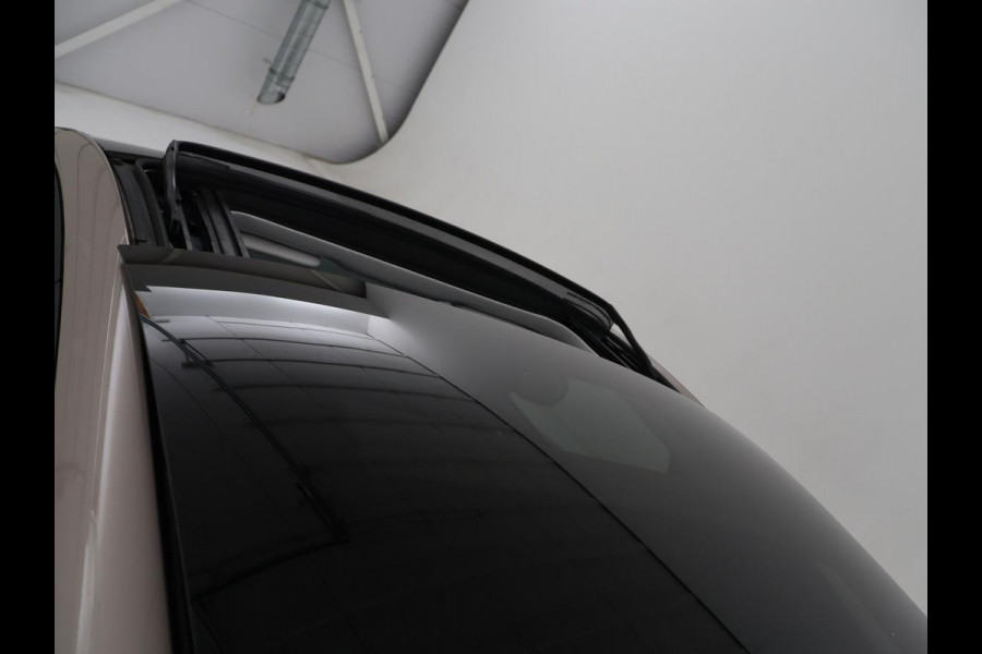 Ford Fiesta 1.0 EcoBoost Vignale | Panoramadak | Carplay | Lederen bekleding | Camera | Adaptive Cruise | Navigatie | Stoel & stuurverwarming | LM | B&O Geluidsinstallatie | DAB