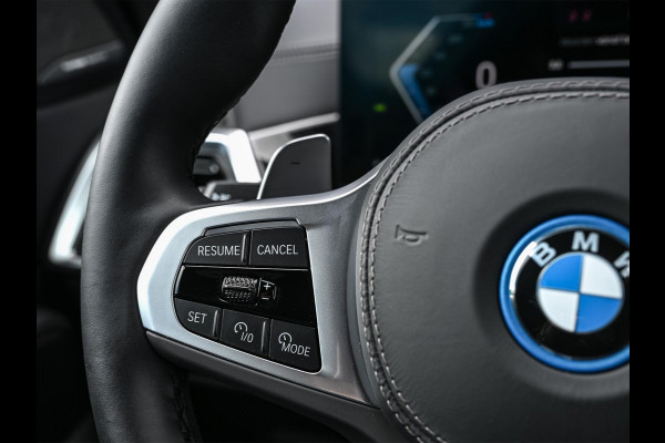 BMW X5 xDrive50e M-Sport Pro | Panoramadak | Active Cruise | Iconic Glow | Harman/Kardon | Memory Seats | Stoel Ventilatie | Head-Up | 360 Camera | Ambient Air | Achterasbesturing | Ambiance Interieur | Soft Close