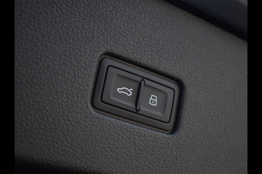 Audi Q8 60 TFSI e quattro Pro Line S Competition | B&O Advanced | Audi Exclusive | 5 Jaar Garantie | Panoramadak | Massage Stoelen | 4 Wiel Besturing | Alcantara hemel | Soft-close | Stoel Ventilatie | Elektr. Trekhaak | Oled Achterlichten | 360 camera |