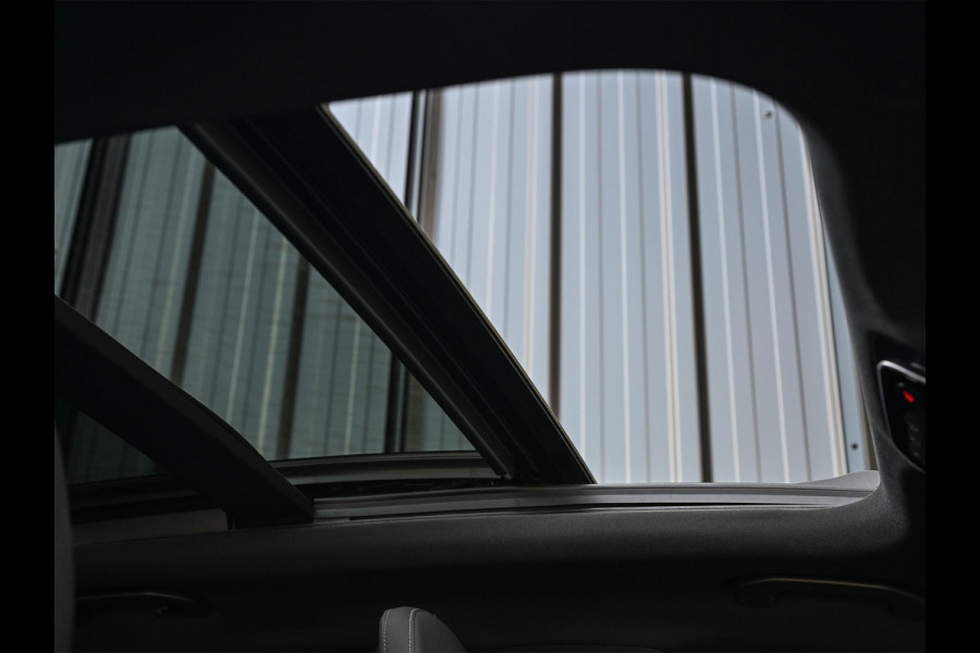 Mercedes-Benz GLC 300e 4MATIC AMG Line | Panoramadak | Burmester | Night pack | Head-up | 360 camera | Digital light | Keyless | Stoelverwarming | Ambiance interieur
