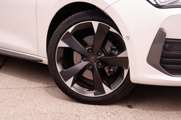 CUPRA Leon Sportstourer 1.4 e-Hybrid Black Edition | Panorama | Carplay | Camera | Virtual | LED |