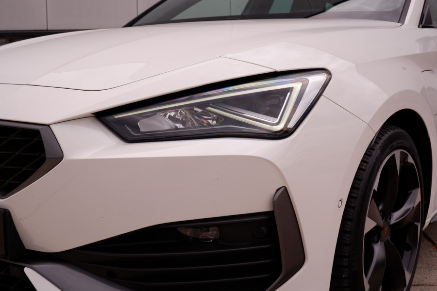 CUPRA Leon Sportstourer 1.4 e-Hybrid Black Edition | Panorama | Carplay | Camera | Virtual | LED |