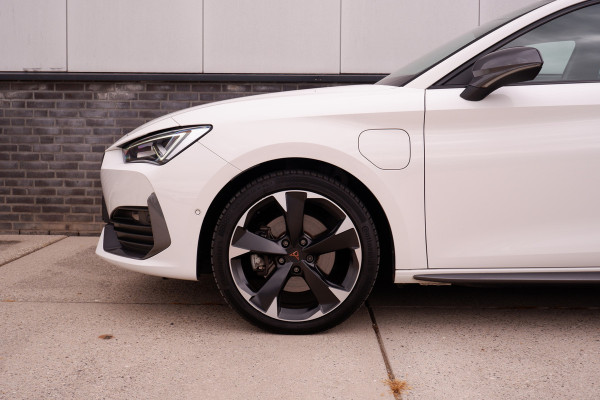 CUPRA Leon Sportstourer 1.4 e-Hybrid Black Edition | Panorama | Carplay | Camera | Virtual | LED |