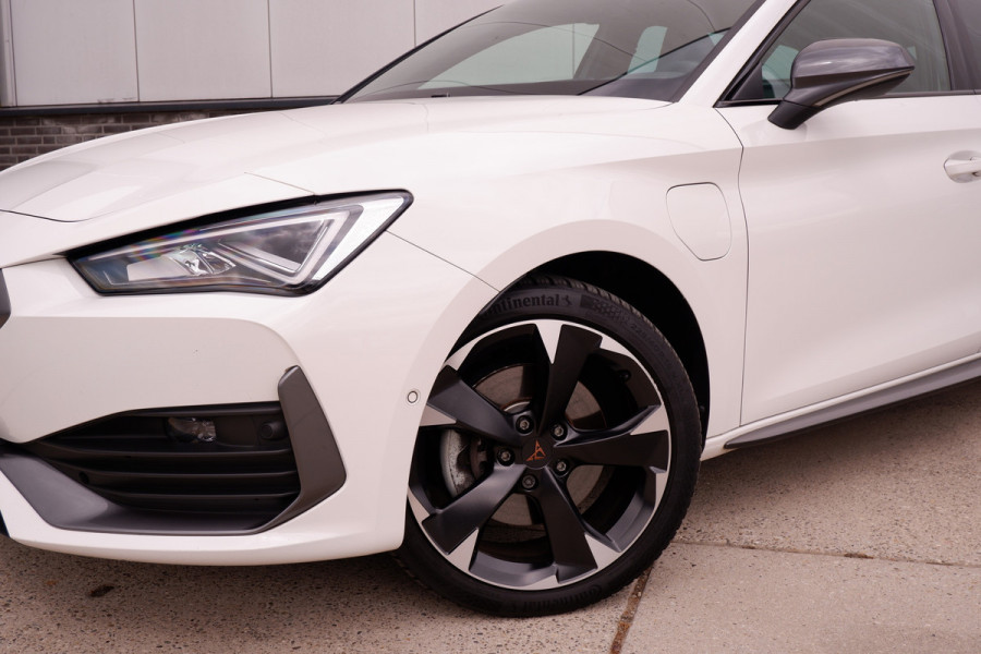 CUPRA Leon Sportstourer 1.4 e-Hybrid Black Edition | Panorama | Carplay | Camera | Virtual | LED |