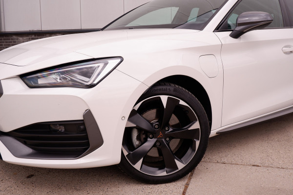 CUPRA Leon Sportstourer 1.4 e-Hybrid Black Edition | Panorama | Carplay | Camera | Virtual | LED |