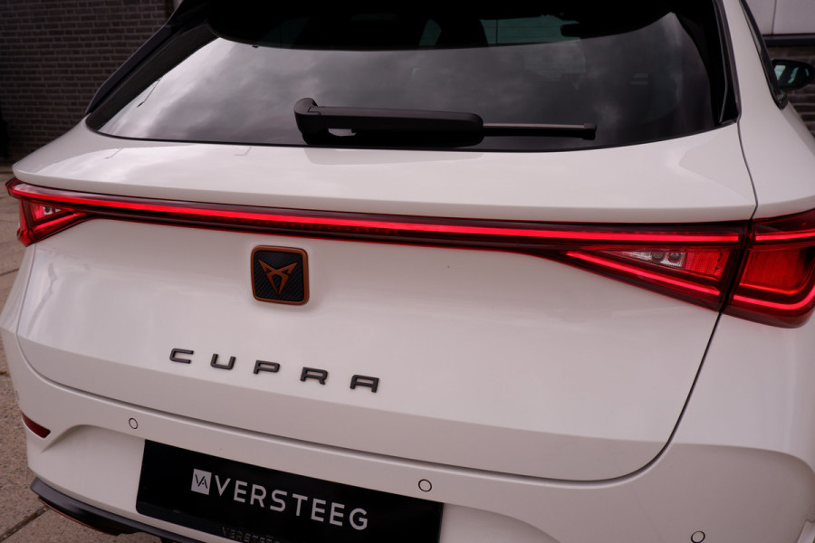 CUPRA Leon Sportstourer 1.4 e-Hybrid Black Edition | Panorama | Carplay | Camera | Virtual | LED |