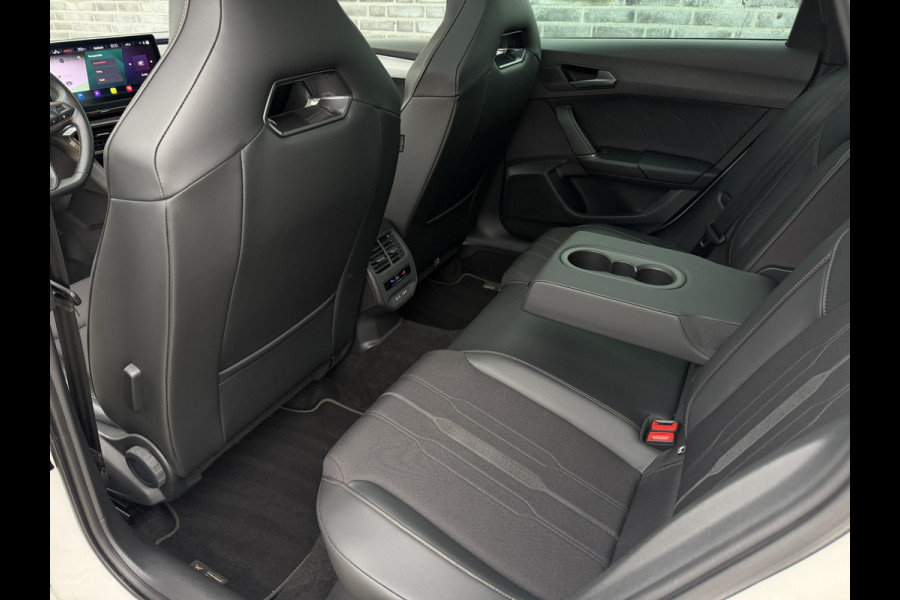CUPRA Leon Sportstourer 1.4 e-Hybrid Black Edition | Panorama | Carplay | Camera | Virtual | LED |
