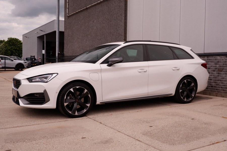 CUPRA Leon Sportstourer 1.4 e-Hybrid Black Edition | Panorama | Carplay | Camera | Virtual | LED |