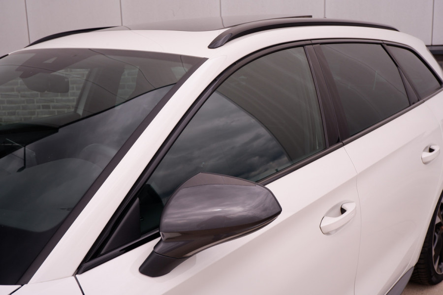 CUPRA Leon Sportstourer 1.4 e-Hybrid Black Edition | Panorama | Carplay | Camera | Virtual | LED |