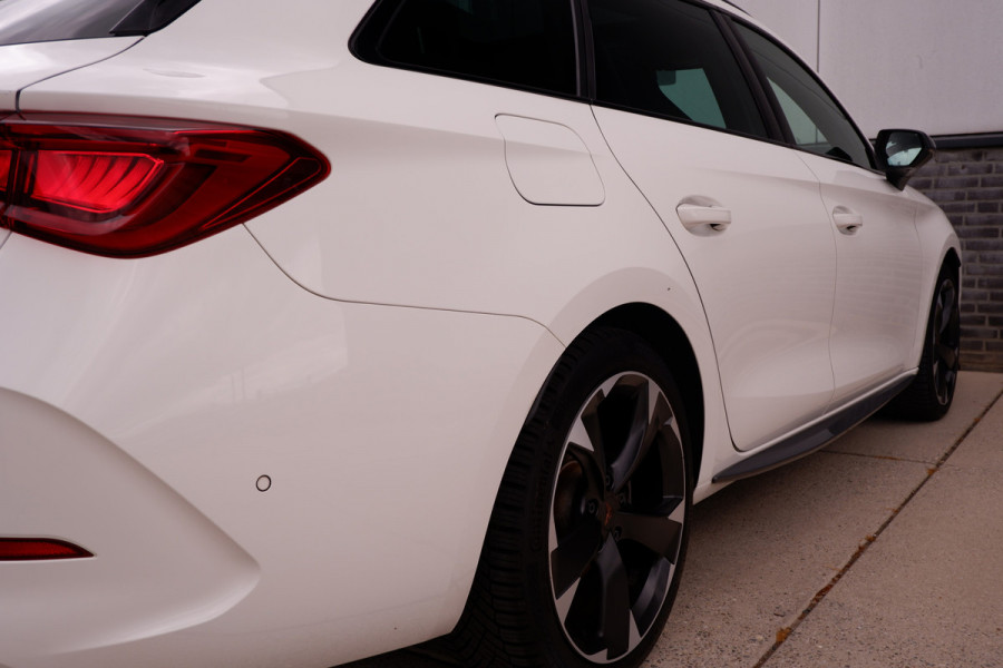 CUPRA Leon Sportstourer 1.4 e-Hybrid Black Edition | Panorama | Carplay | Camera | Virtual | LED |