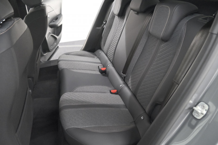 Peugeot 2008 Hybrid 136 e-DCS6 Allure | Navigatie | Parkeersensoren Voor + Achter | Apple Carplay