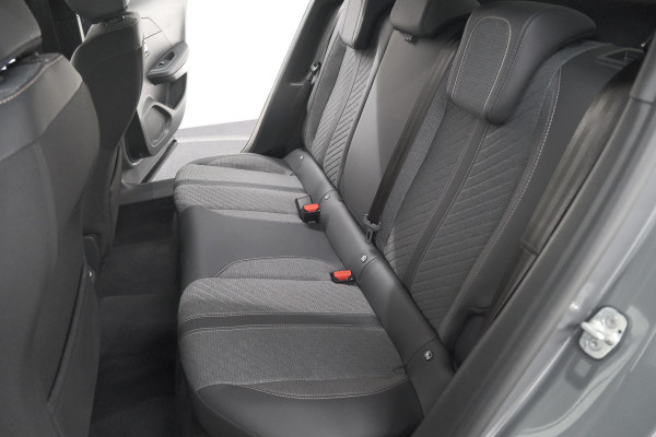 Peugeot 2008 Hybrid 136 e-DCS6 Allure | Navigatie | Parkeersensoren Voor + Achter | Apple Carplay
