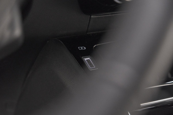 Peugeot 2008 Hybrid 136 e-DCS6 Allure | Navigatie | Parkeersensoren Voor + Achter | Apple Carplay