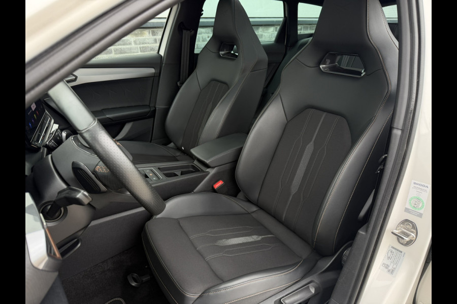 CUPRA Leon Sportstourer 1.4 e-Hybrid Black Edition | Panorama | Carplay | Camera | Virtual | LED |