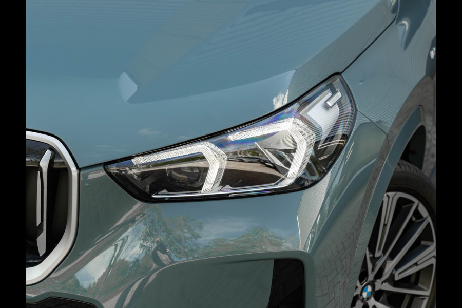 BMW X1 sDrive18i M-Sport - Pano - Trekhaak - ACC - Memoryzetel - Harman Kardon