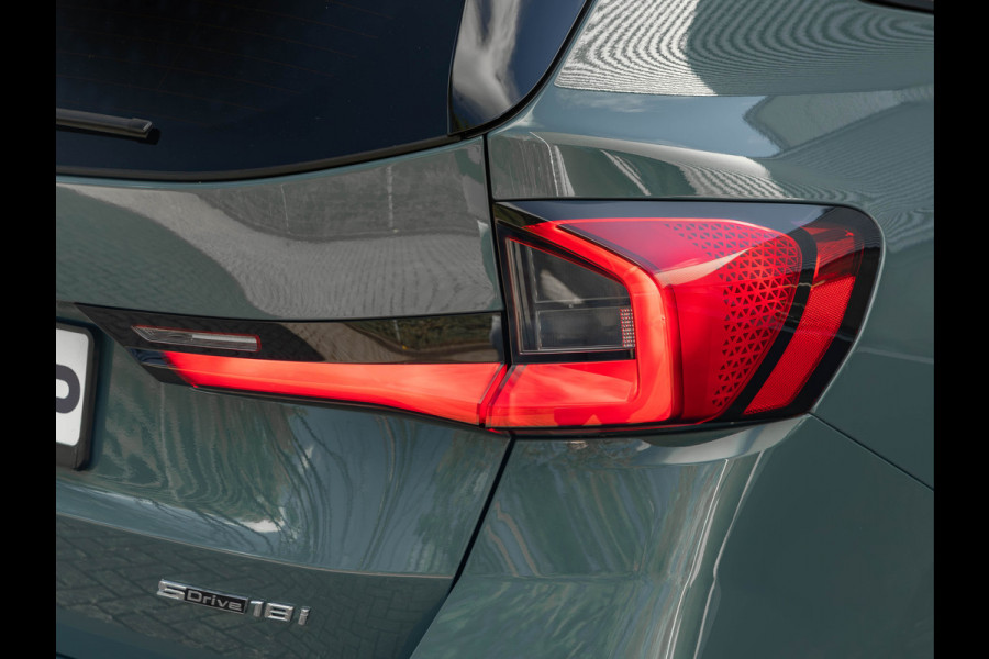 BMW X1 sDrive18i M-Sport - Pano - Trekhaak - ACC - Memoryzetel - Harman Kardon