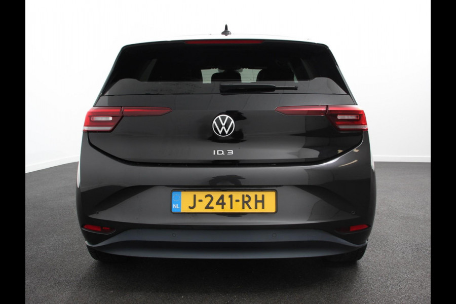 Volkswagen ID.3 First Plus 58 kWh SOH 86 % Navigatie Apple Carplay/Android Auto Camera Parkeersensoren Adaptieve Cruise Control Full LED Matrix Stoel- en stuurverwarming Lichtmetalen velgen Climate Control