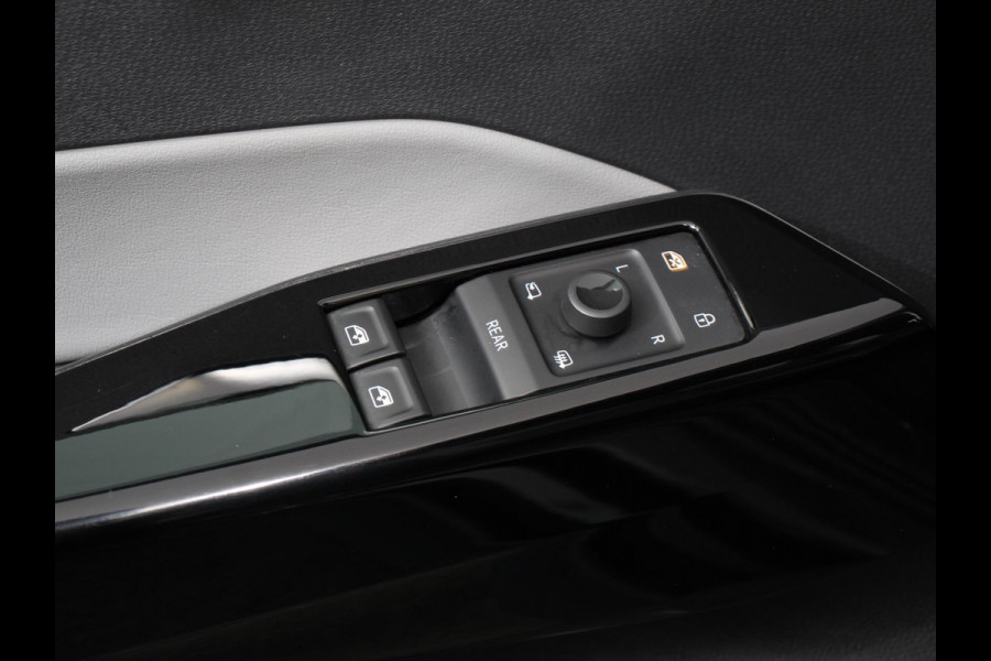 Volkswagen ID.3 First Plus 58 kWh SOH 86 % Navigatie Apple Carplay/Android Auto Camera Parkeersensoren Adaptieve Cruise Control Full LED Matrix Stoel- en stuurverwarming Lichtmetalen velgen Climate Control